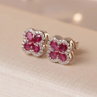 Brinco Flor Cravejado Com Zircônias Tipo Rubi Em Prata