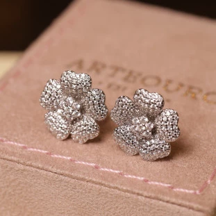 Brinco Flor Cravejado Com Zircônias Em Prata 