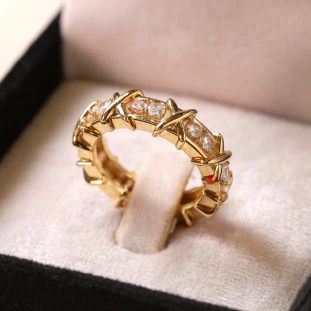 Aliança Inteira X Cravejado Com Zircônias Em Ouro Amarelo 