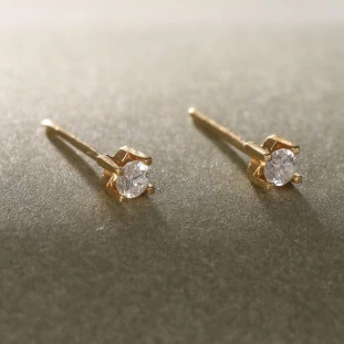 Brinco Solitário com Diamantes em Ouro Amarelo