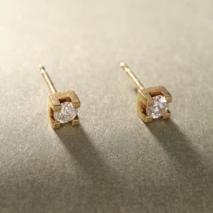 Brinco Solitário com Diamante em Ouro Amarelo