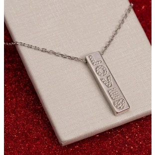 Gargantilha Placa Love Cravejada com Zircônia em Prata