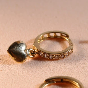 Piercing Argola Cravejado com Zircônia Com Coração em Ouro Amarelo
