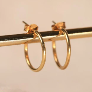 Argola com Pendente Cruz em Ouro Amarelo