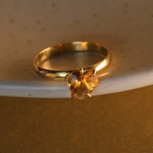 Anel Coração Com Citrino Em Ouro Amarelo