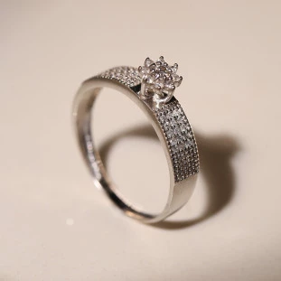 Anel Chuveiro Flor Cravejado Com Diamantes Em Ouro Branco