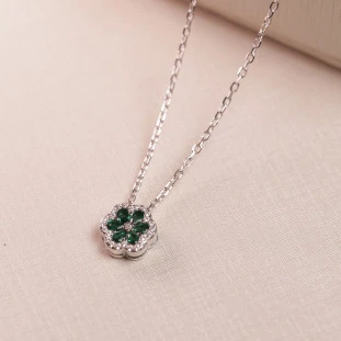 Gargantilha Flor Cravejada Com Zircônias Verdes Em Prata 
