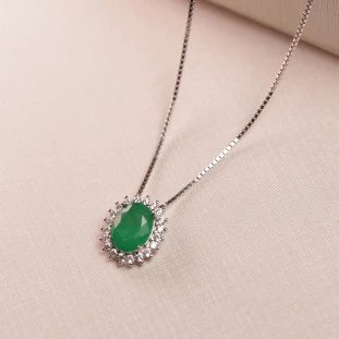 Gargantilha Oval Cravejada Com Zircônias Verdes Em Prata 