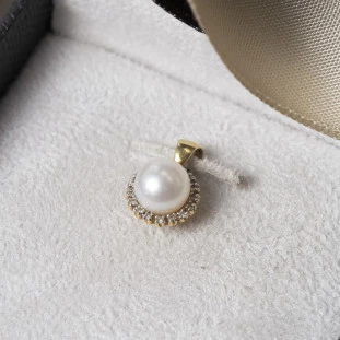 Pingente Perola Com Diamantes Em Ouro Amarelo
