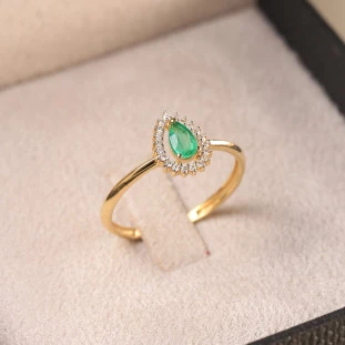 Anel Esmeralda Gota Cravejada Com Diamantes Em Ouro Amarelo 