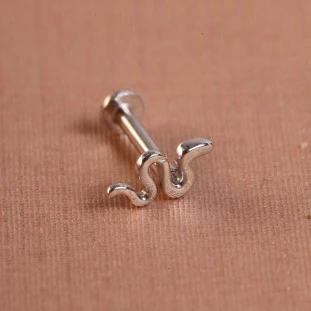 Piercing Cobra Cravejada  Em Ouro Branco