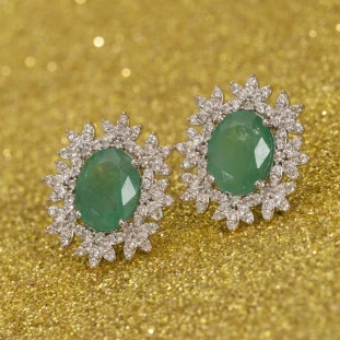 Brinco Oval Com Esmeraldas e Diamantes Em Ouro Amarelo