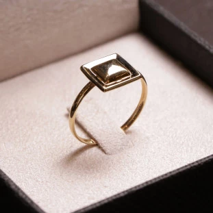 Anel Quadrado Oco Em Ouro Amarelo 
