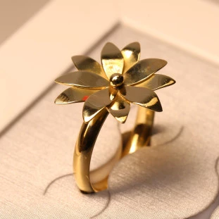 Anel Flor em Ouro Amarelo