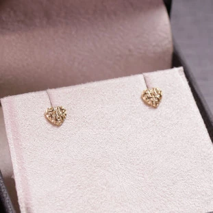 Brinco Coração Mini Diamantado Vazado Em Ouro Amarelo 