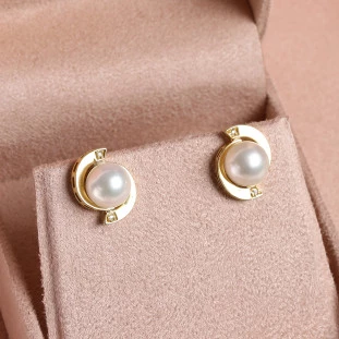 Brinco Circulo Com Perolas E Diamantes Em Ouro Amarelo 