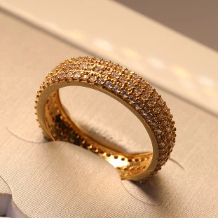 Anel Aparador Cravejado Com Zircônias Em Ouro Amarelo 