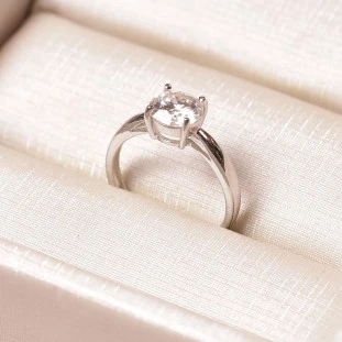 Anel Solitário Com Moissanite Em Prata 