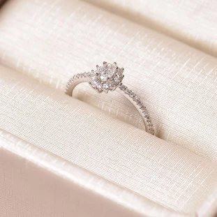 Anel Com Moissanite Oval Em Prata 