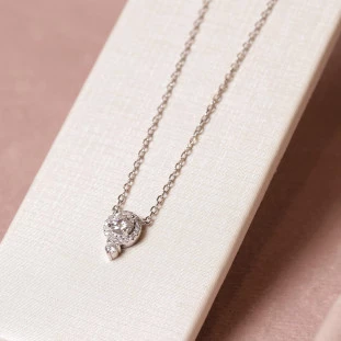 Gargantilha Ponto de Luz Cravejada Com Moissanites Em Prata
