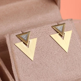 Brinco Triangulos Cravejado Com Diamantes Em Ouro Amarelo 