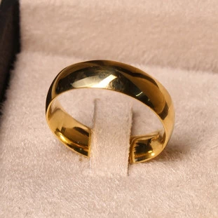 Aliança Tradicional Anatômica em Ouro Amarelo
