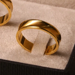 Aliança Riscadinha Em Ouro Amarelo