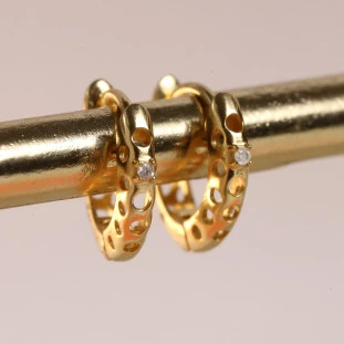Brinco Argola Trabalhada Com Diamantes Em Ouro Amarelo 