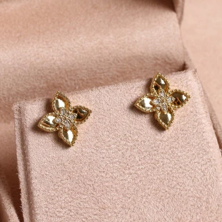 Brinco Flor Cravejado Com Diamantes Em Ouro Amarelo 