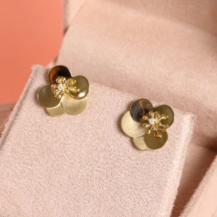 Brinco Flor Laser Com Diamantes Em Ouro Amarelo 