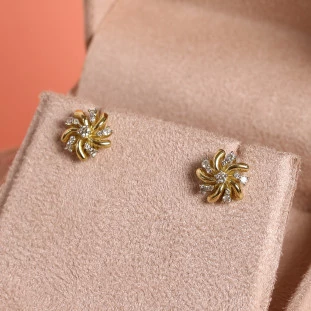 Brinco Flor Com Diamantes Em Ouro Amarelo 