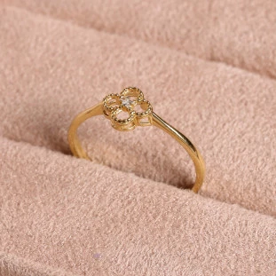 Anel Mini Trevo Com Diamante Em Ouro Amarelo