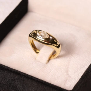 Anel Com Moissanite Navete Em Ouro Amarelo 