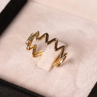 Anel Ondas Em Ouro Amarelo 