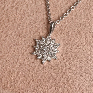 Pingente Chuveiro Flor Cravejado Com Diamantes Em Ouro Branco 