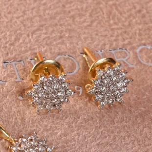 Brinco Flor Chuveiro Cravejado Com Diamantes Em Ouro Amarelo 