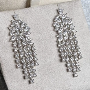 Brinco Earcuff Gotas Cravejado Com Zircônias Em Prata