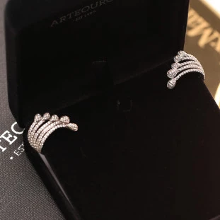 Brinco Earcuff Tiras Cravejadas Com Zircônias Em Prata 