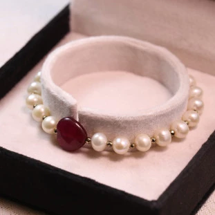 Pulseira De Pérolas Com Coração Jade