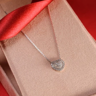 Gargantilha Coração Cravejado Com Diamantes Em Ouro Branco 
