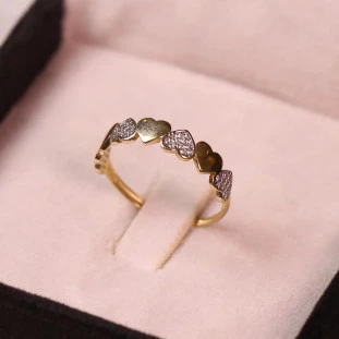 Anel Corações Cravejado Com Zircônias Em Ouro Amarelo