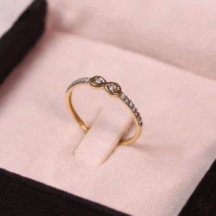 Anel Infinito Cravejado Com Diamantes Em Ouro Amarelo