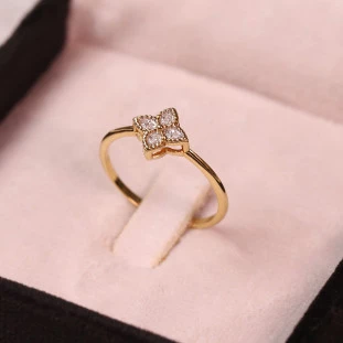 Anel Flor Cravejado Com Diamantes Em Ouro Amarelo 