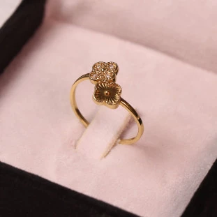 Anel 2 Trevos  Cravejado Com Diamantes Em Ouro Amarelo 