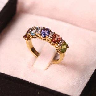 Meia Aliança Com Pedras Naturais E Diamantes Em Ouro Amarelo