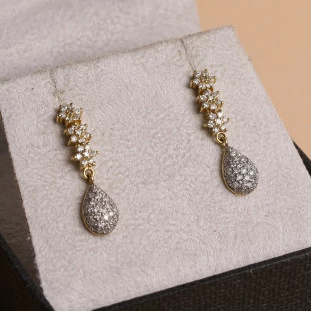 Brinco Estrela Gota Pavê Com Diamantes Em Ouro Amarelo