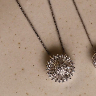Gargantiha Pizza Com Diamantes Em Ouro Branco