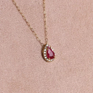 Pingente Gota Rubi Cravejado Com Diamantes Em Ouro Amarelo