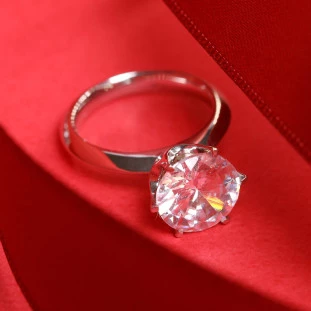 Anel Solitário Com Zircônia Em Ouro Branco 