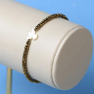 Pulseira Com Hematitas e Espirito Santo Em Madre Pérola